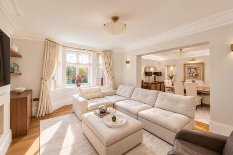 4 Bedroom Flat in W8 6BS