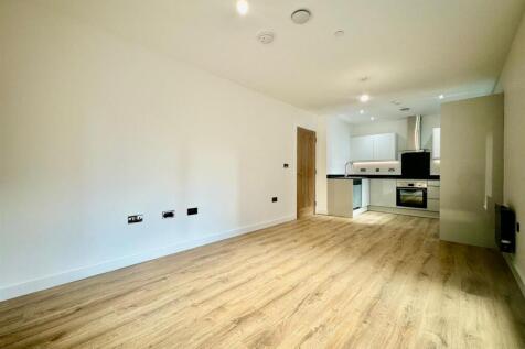 Living room pic 3.jpeg
