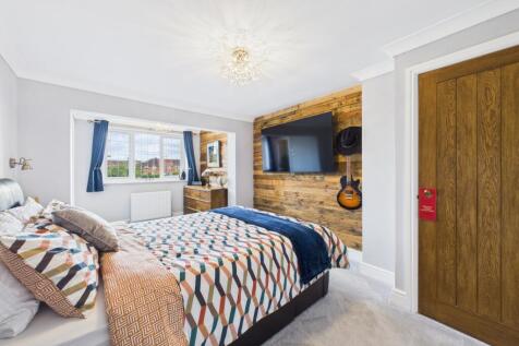 CAM03162G0-PR0321-STILL024