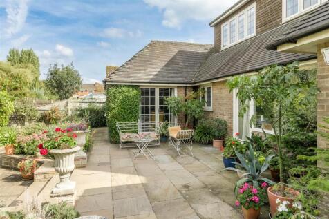 1 Knowle Hill, Hurley