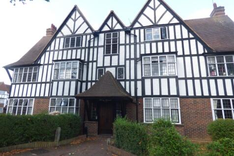 A Beautiful two bedroom ground floor flat located on the sought after Hanger Hill Garden Estate.