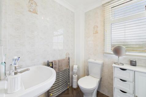 CAM03729G0-PR0064-STILL031