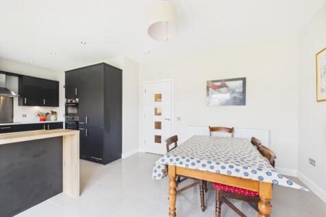 CAM03481G0-PR0111-STILL012