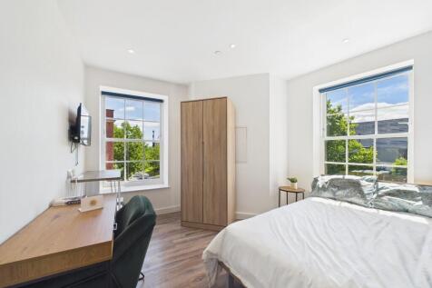 SUMMER OFFER - £800 CASH BACK ON YOUR RENT ALL BILLS INCLUDED - 2026 STUDENT PROPERTY - Berkeley Estates & Management are pleased to offer for rent this well situated studio apartment situated within
