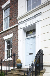 Renovated 3 Bedroom Triplex Apartment – Hope Street, Liverpool Positioned on the middle floor of a grand Georgian conversion along the prestigious Hope Street, this beautifully presented one-bedroom a