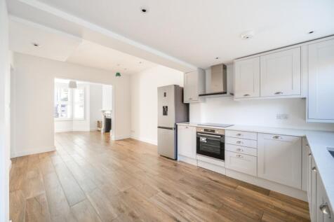 4 Bedroom Terraced in SW18 2RW