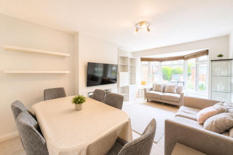 Lounge/dining area