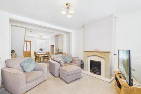 OPEN PLAN LOUNGE/DINING ROOM