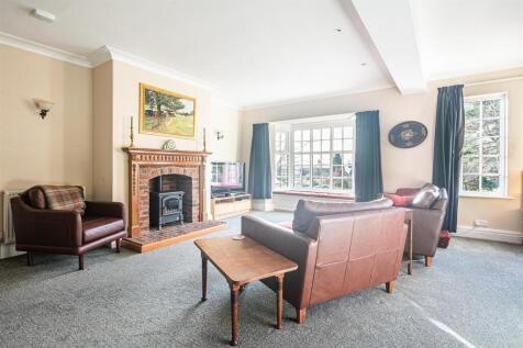 6 bed, 3 bath Detached in Sheffield - Photo 13