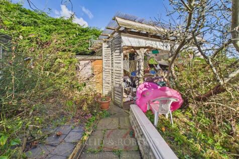 CAM04884G0-PR0131-STILL005.jpg