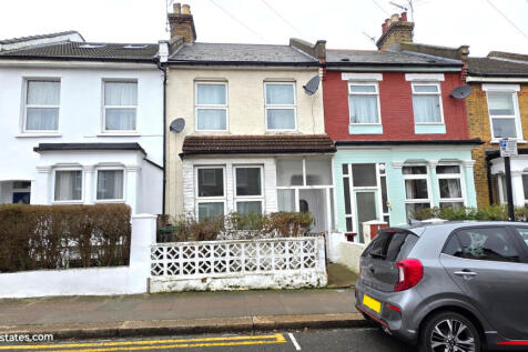 2 bed terraced house for sale Queens Road, Bounds