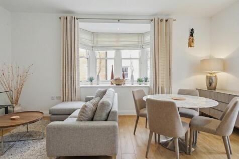 Living Area - Ang...