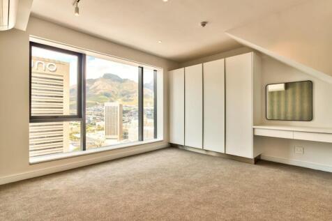 Main bedroom with Table Mountain views