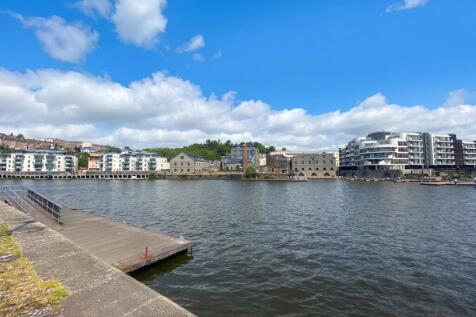 A well presented two bedroom, two bathroom apartment situated on the third floor of the sought after Great Eastern House development in the heart of Bristol City Centre.