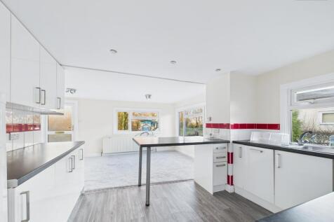 Living Room/Kitchen