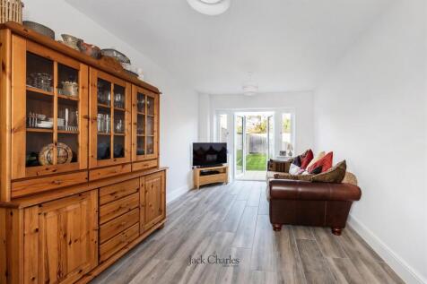 5 Fairfield Close, TN11 0FY 004.jpg