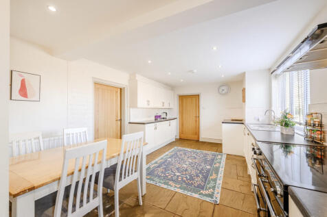 Kitchen/Breakfast...