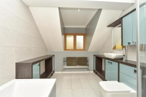 Full En-Suite Bathroom