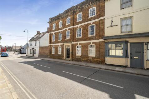 Highcroft House, 157 Watling Street East, Towceste