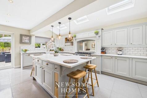Kitchen/ Dining Room