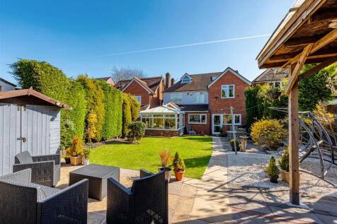 57 Queens Road-garden2.jpg