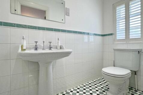 En-Suite To Bedroom 3.jpg