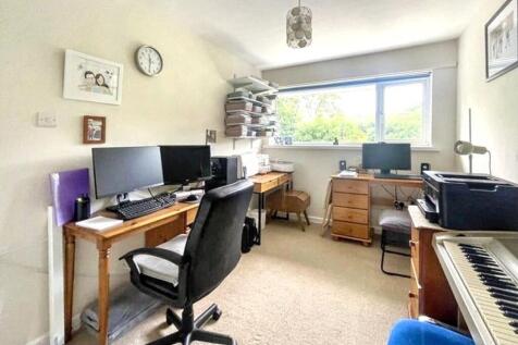 Bedroom 2 / Study