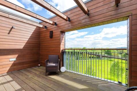 Roof Terrace (3rd)