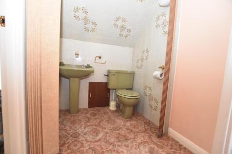 attic bathroom area.jpg