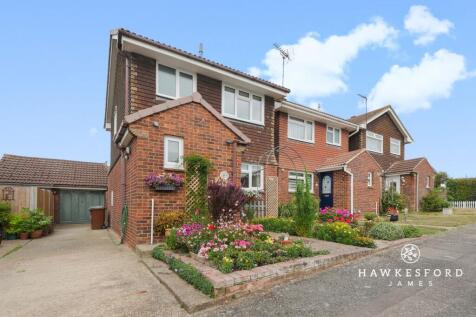 Peregrine Drive, Sittingbourne - Garage &amp; driveway