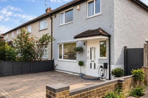 3 Bedroom Terraced in AL2 1LS