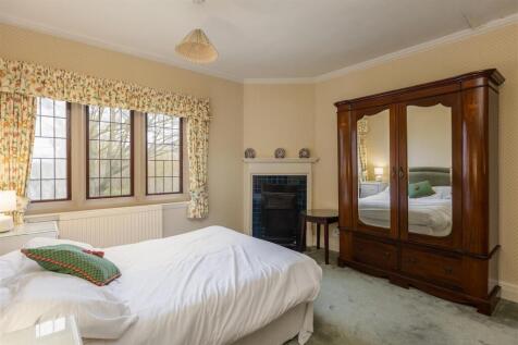 Highcliffe Manor Bedroom 8-1.jpg