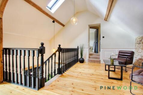 LANDING/READING/GAMES ROOM