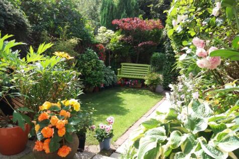 Beautiful Rear Garden Pic1