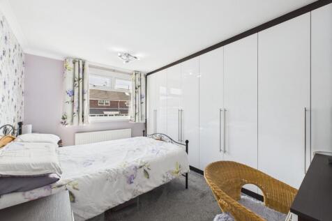 CAM03729G0-PR0064-STILL037