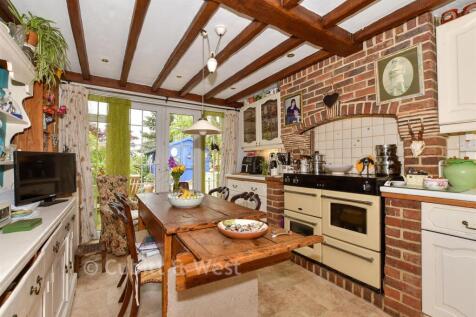 Kitchen/ Dining Room