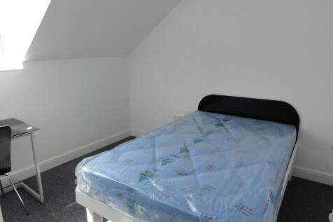 Flat J Studio 200 Bed2.JPG