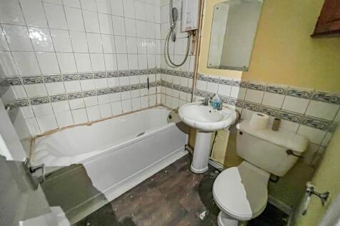 White Suite Bathroom