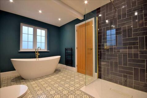 EN-SUITE BATH /