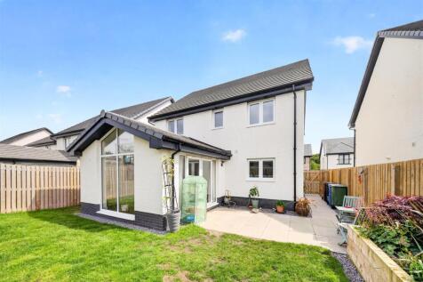 15 rear garden - with patio.jpg