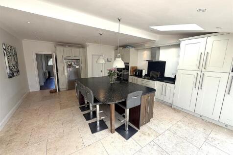 KITCHEN/BREAKFAST ROOM