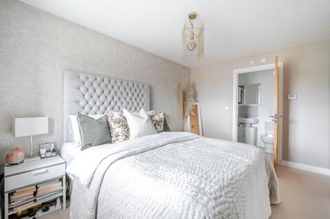 Master Bedroom to En-Suite