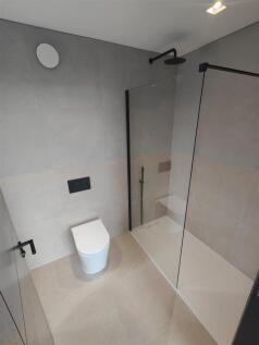 En-suite - 19b 2.jpg