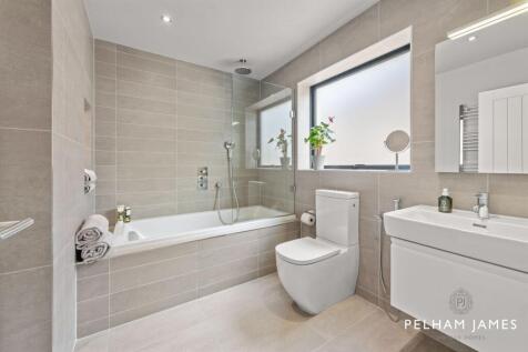 Guest En Suite, 11 Bourne Road, Colsterworth