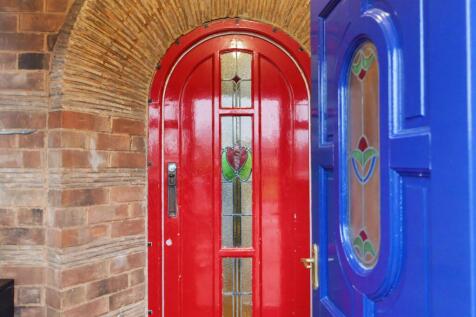 ENTRANCE PORCH