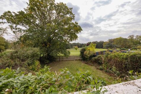 The Warren Drive, E11