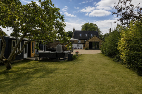Barleymow, The Green