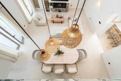 Modern luxury home with pool in a prime location in Puerto Pollensa