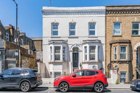 Self contained studio apartment with shared kitchen. Council tax and water bills included. This large Victorian House has been converted into 6 self contained studio apartments. Each apartment has bee