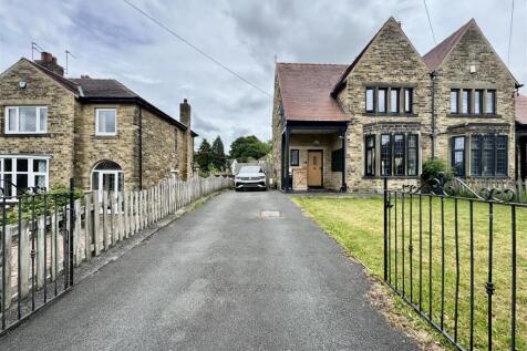 EXTERNAL FRONT AND DRIVEWAY